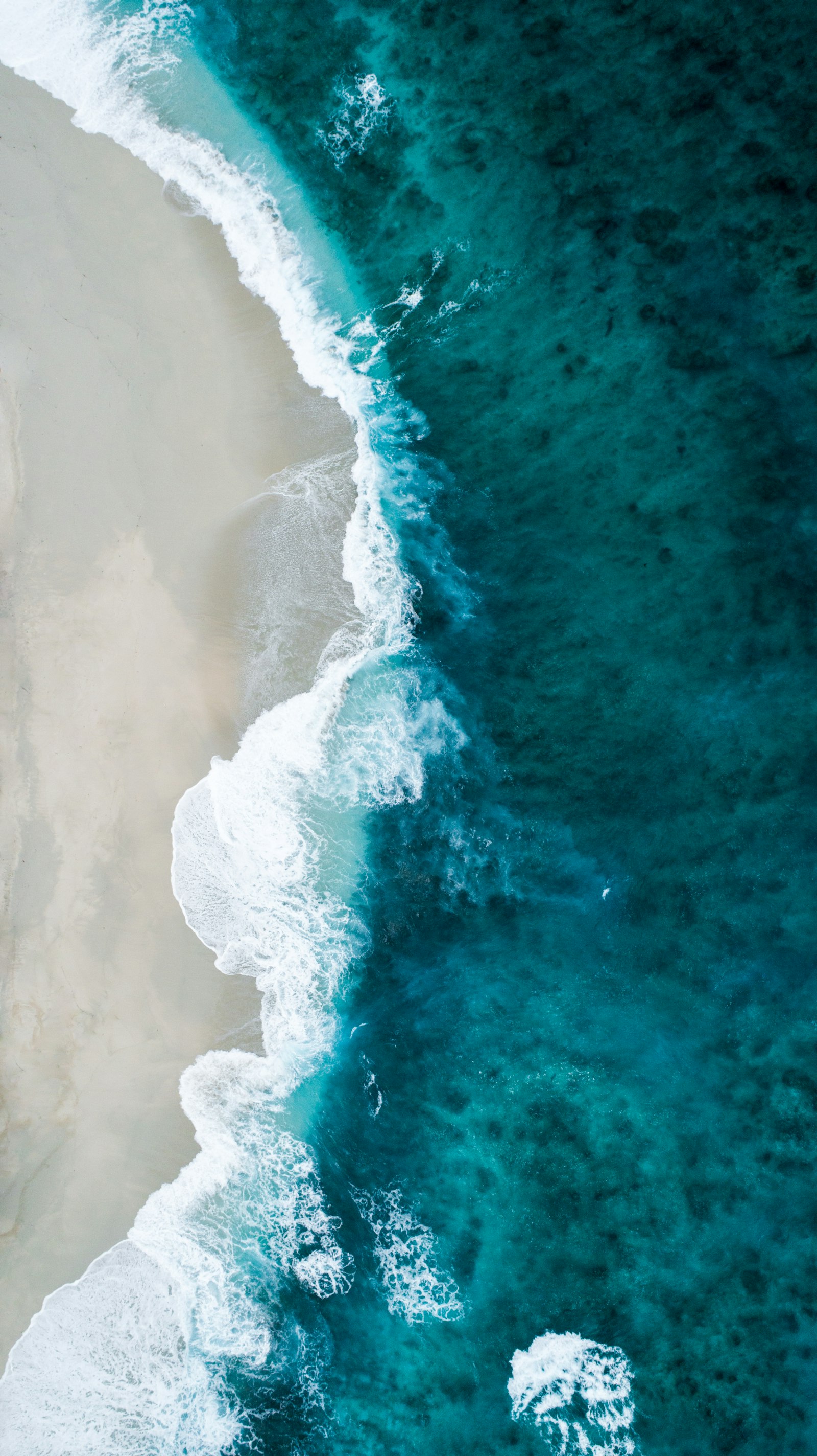 Costa de la isla de Cozumel con mar turquesa