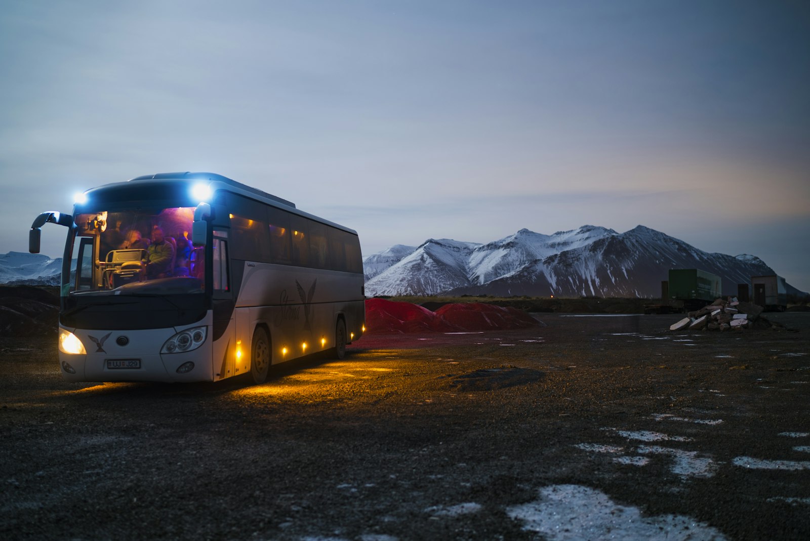 Autobús de turismo de lujo en carretera